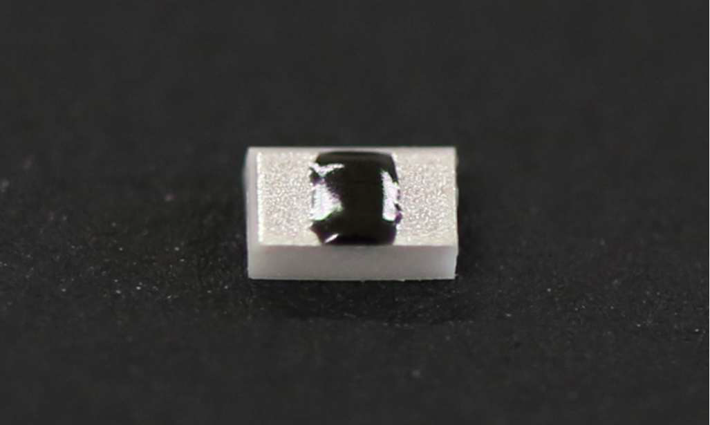 ワイヤボンド用チップサーミスタ